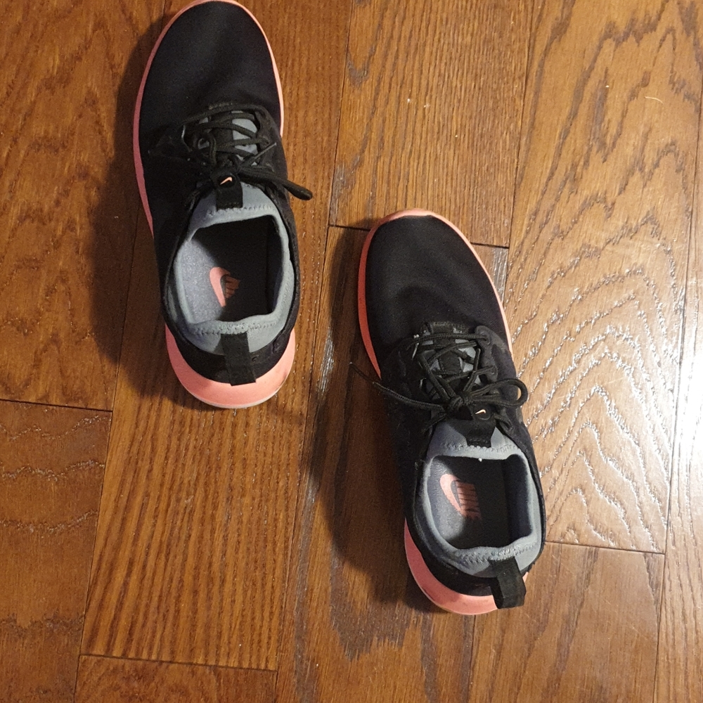 Nike black pink bottom sz 7